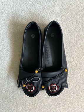 NWT Women's Black Leather Beaded Moccasin Size 7 XW